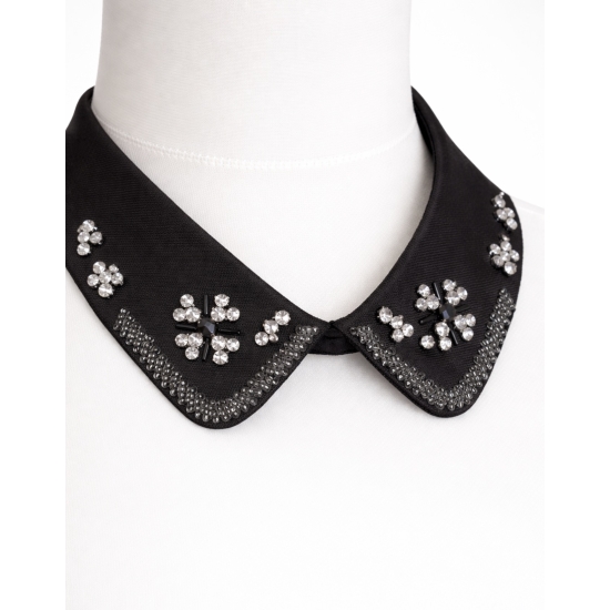 Odpinany kołnierzyk z kryształkami – czarny, zapinany na guziczek.